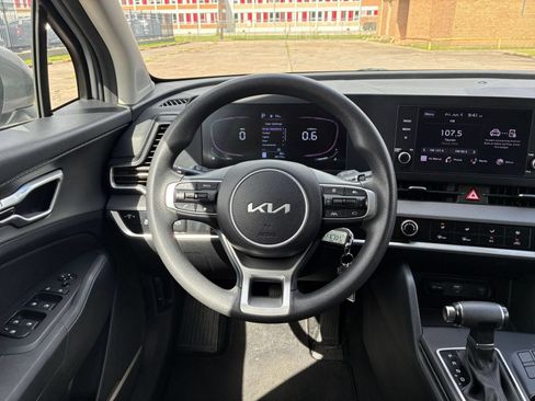 Used 2024 Kia Sportage LX FWD image 28