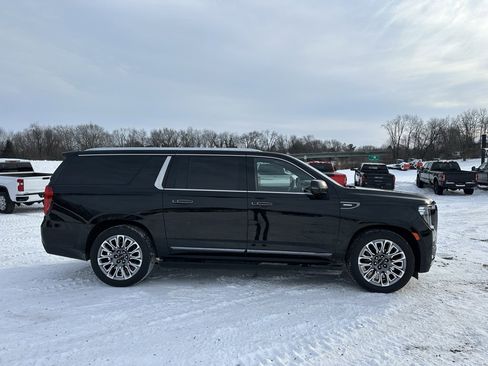 Used 2023 GMC Yukon XL Denali Ultimate image 30