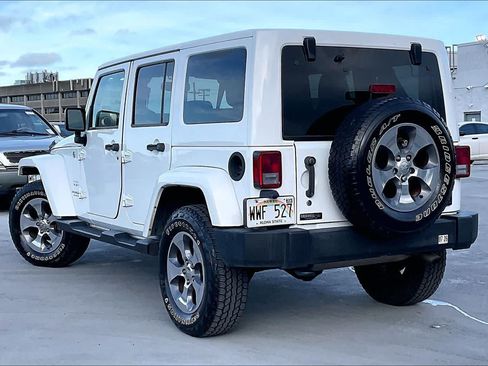 Used 2017 Jeep Wrangler Unlimited Sahara w/ Connectivity Group AWD/4WD image 4
