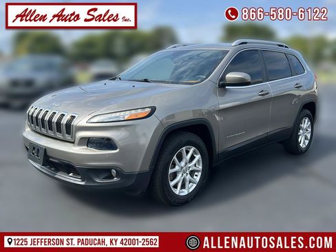 Used 2016 Jeep Cherokee Latitude w/ Comfort/Convenience Group AWD/4WD image 1