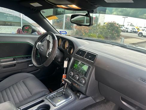 Used 2013 Dodge Challenger R/T RWD image 3