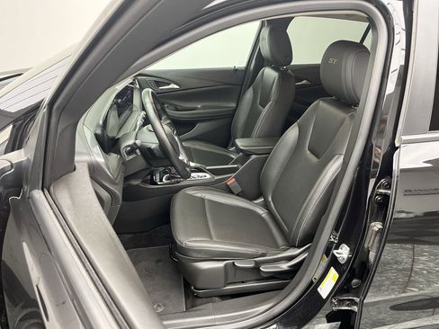 Certified 2024 Buick Encore GX Sport Touring image 8