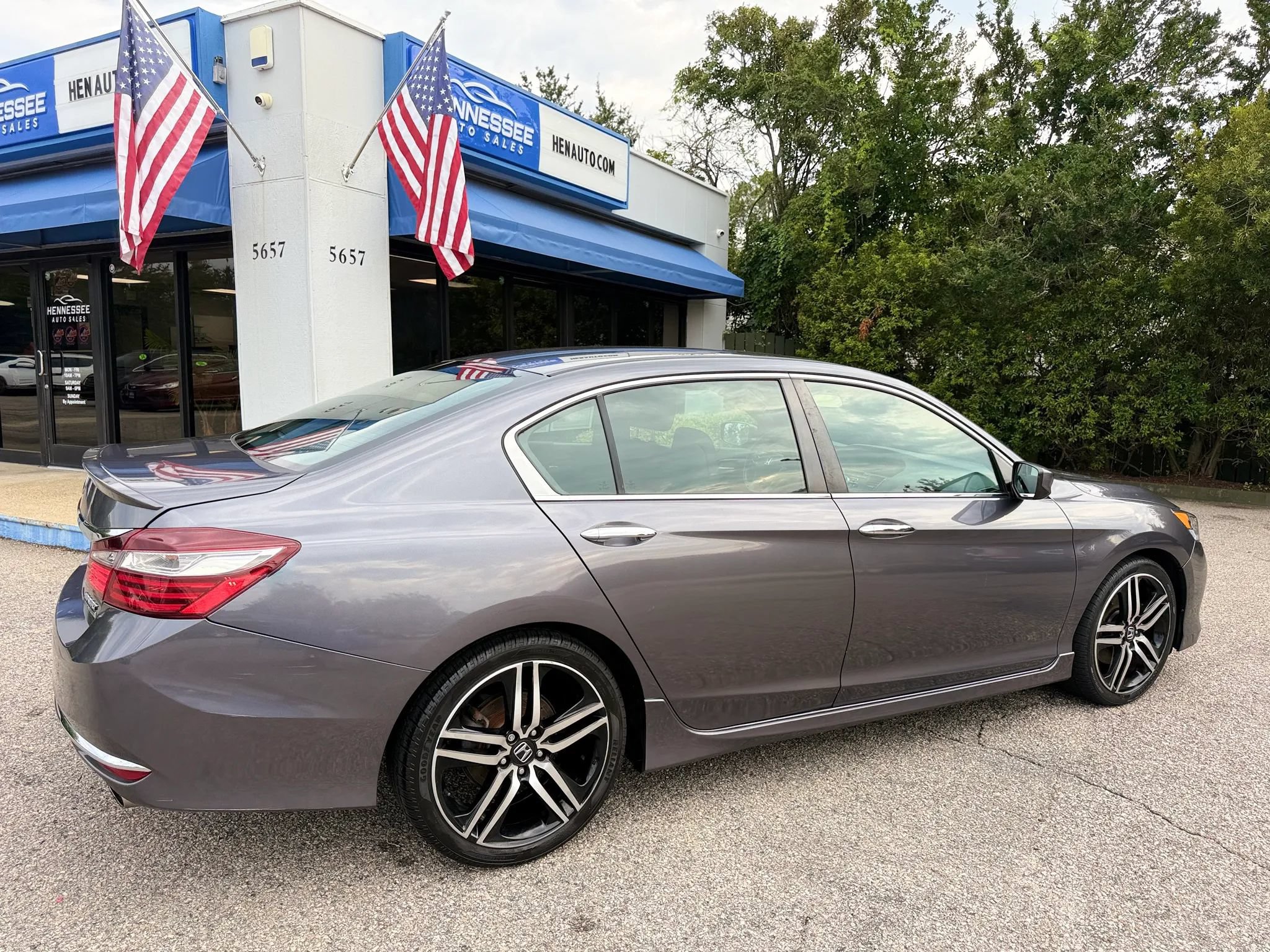 Used 2017 Honda Accord Sport Special Edition image 9