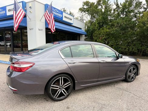 Used 2017 Honda Accord Sport Special Edition image 9