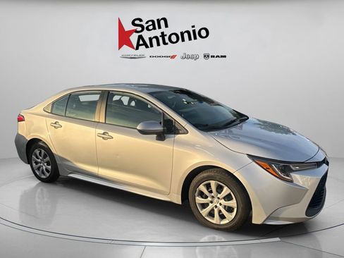 Used 2022 Toyota Corolla LE FWD image 11