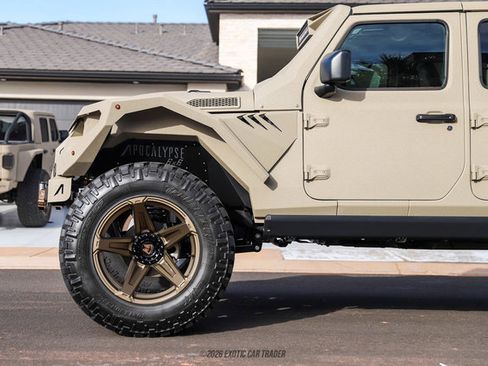 Used 2023 Jeep Gladiator Sport image 4