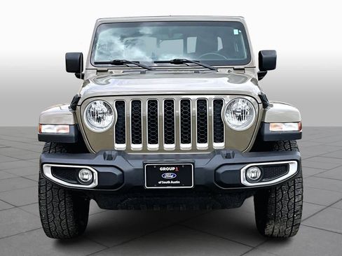 Used 2020 Jeep Gladiator Overland image 4