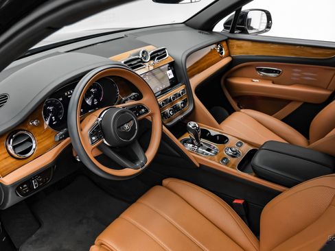 Used 2023 Bentley Bentayga Extended Wheelbase AWD/4WD image 2