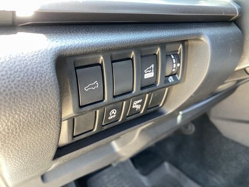 Used 2019 Subaru Forester Premium AWD/4WD image 20