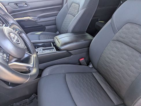 Certified 2025 Nissan Pathfinder SV FWD image 16