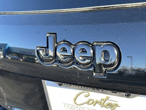 Used 2018 Jeep Grand Cherokee Altitude image 8