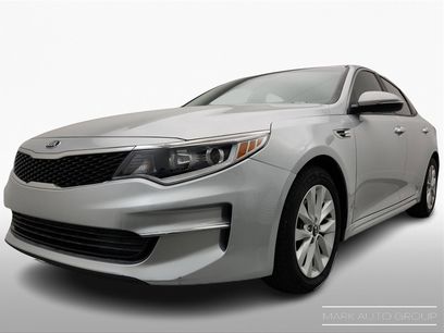 Used 2018 Kia Optima LX w/ 17" Alloy Wheels Package