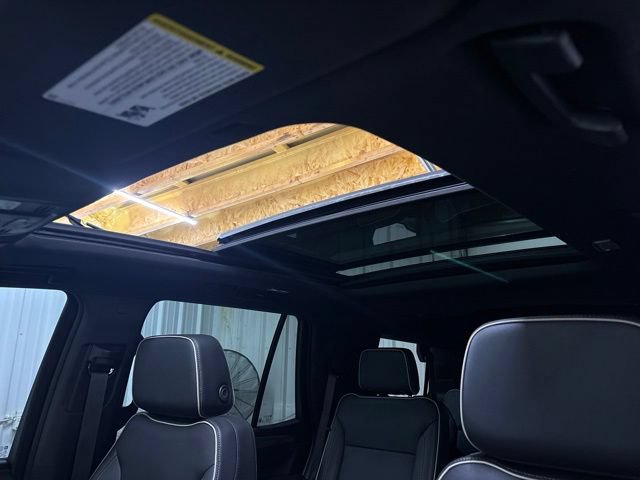 Used 2023 GMC Yukon SLT w/ SLT Premium Package AWD/4WD image 43