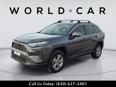 Used 2022 Toyota RAV4 XLE AWD/4WD image 14