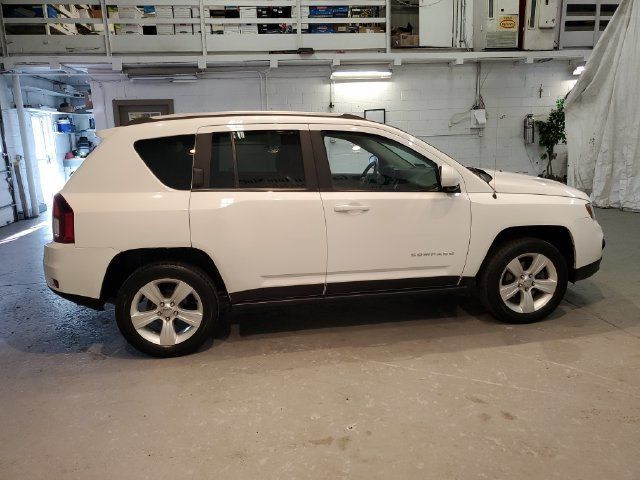 Used 2016 Jeep Compass Latitude AWD/4WD image 8