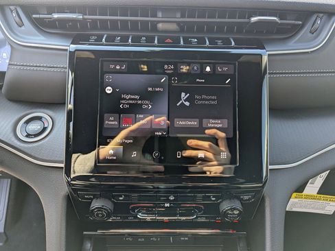 New 2025 Jeep Grand Cherokee Altitude AWD/4WD image 25