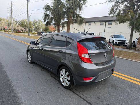 Used 2013 Hyundai Accent SE FWD image 3