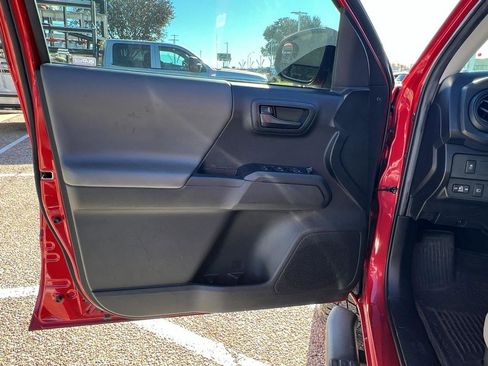 Used 2022 Toyota Tacoma SR image 34
