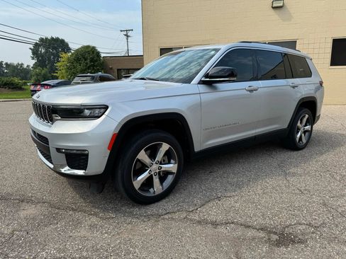 Used 2021 Jeep Grand Cherokee L Limited w/ Luxury Tech Group II image 4