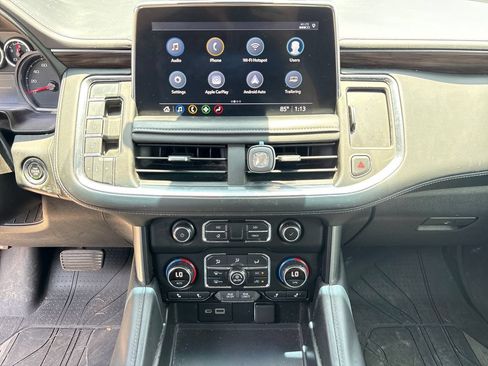 Used 2021 Chevrolet Suburban LT w/ LT Signature Package RWD image 23