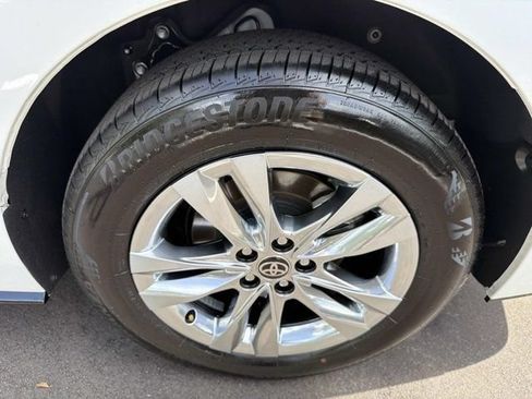 Used 2026 Toyota Sienna Limited FWD image 27