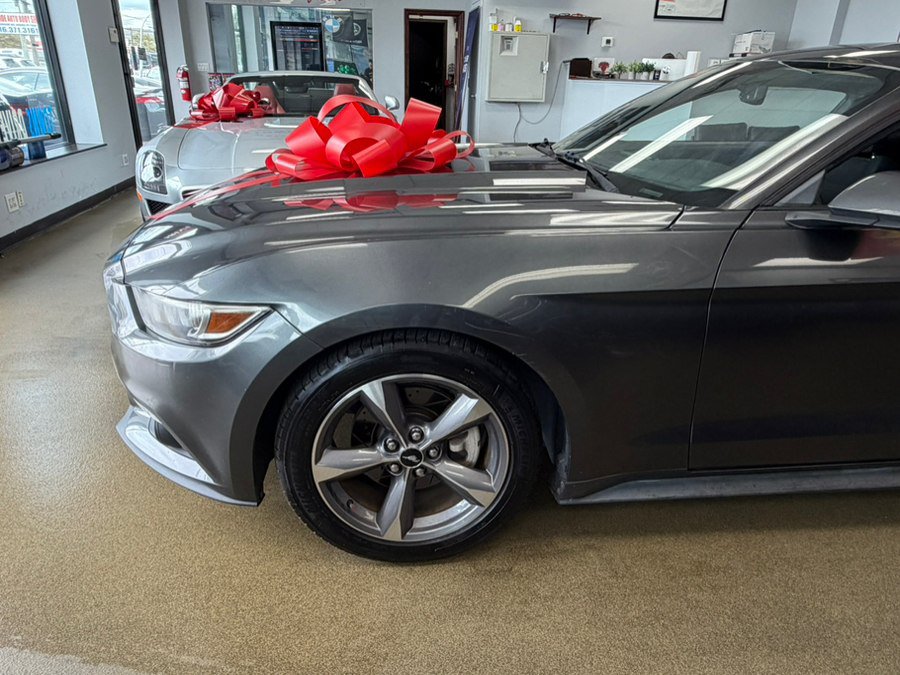 Used 2017 Ford Mustang Coupe RWD image 13