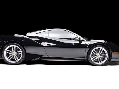 Used 2016 Ferrari 488 GTB RWD image 2