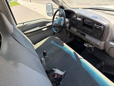 Used 2006 Ford F450 2WD Regular Cab Super Duty image 12