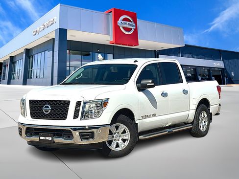 Used 2019 Nissan Titan SV image 1