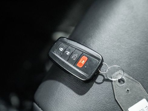 Used 2020 Toyota RAV4 XLE Premium image 46