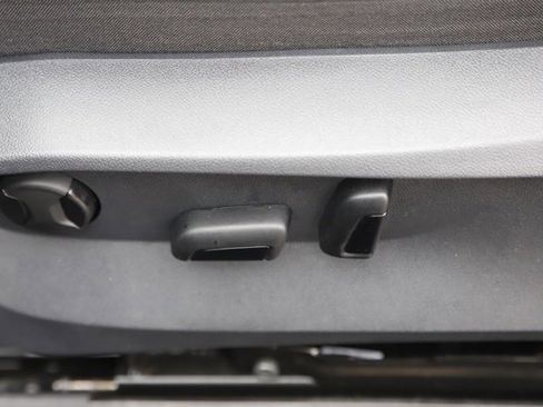 Used 2022 Volkswagen Tiguan SE w/ Panoramic Sunroof Package image 16