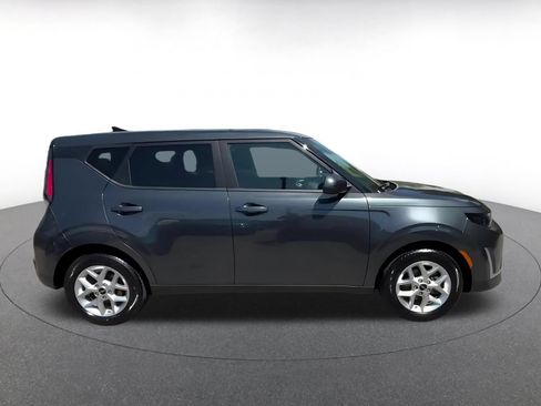 Used 2025 Kia Soul LX w/ LX Technology Package FWD image 16