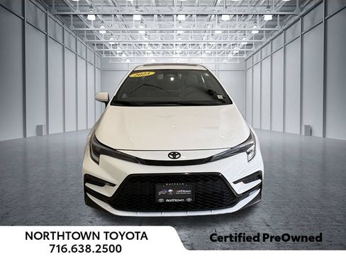 Used 2025 Toyota Corolla SE w/ SE Premium Package FWD image 3