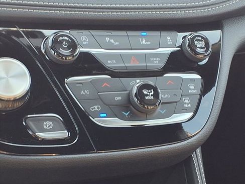 New 2026 Chrysler Pacifica Limited w/ S Appearance Package image 9