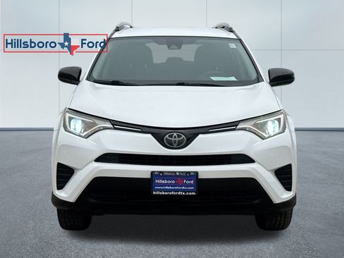 Used 2017 Toyota RAV4 LE image 2