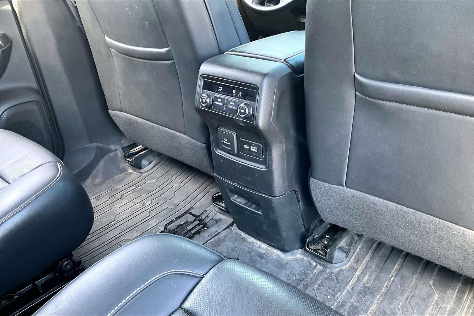 Used 2021 GMC Acadia SLT FWD image 13