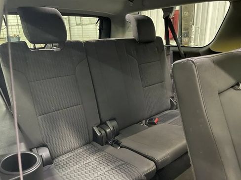 Used 2017 Chevrolet Suburban LS AWD/4WD image 17