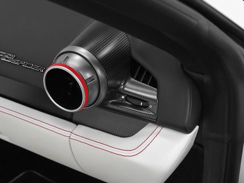 Used 2022 Ferrari F8 Tributo RWD image 32