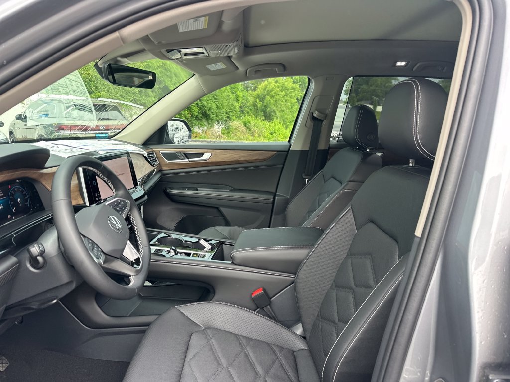 Used 2026 Volkswagen Atlas SE FWD image 11