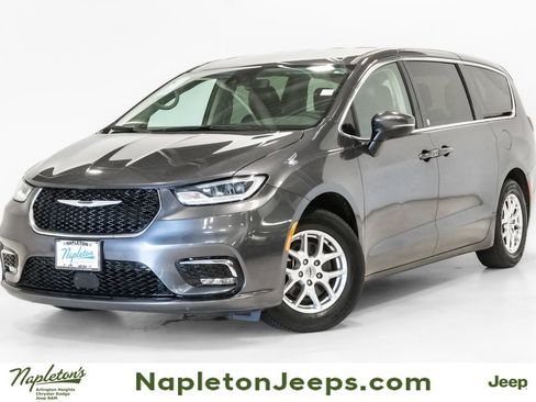 Used 2023 Chrysler Pacifica Touring-L FWD image 1