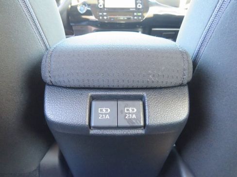 Used 2022 Toyota Prius L Eco image 19