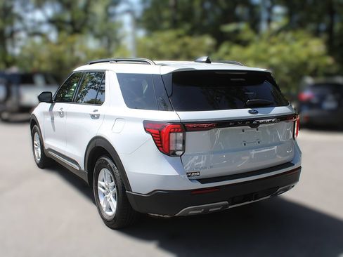 Used 2025 Ford Explorer Active w/ Active Comfort Package RWD image 7