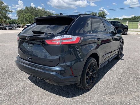 Certified 2024 Ford Edge SE w/ Black Appearance Package image 4