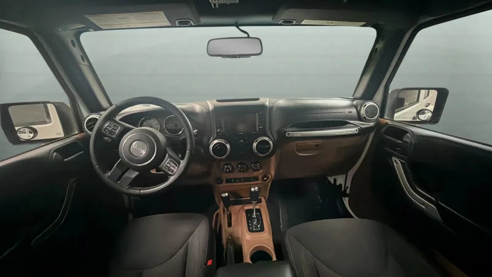 Used 2015 Jeep Wrangler Unlimited Rubicon w/ Connectivity Group AWD/4WD image 9