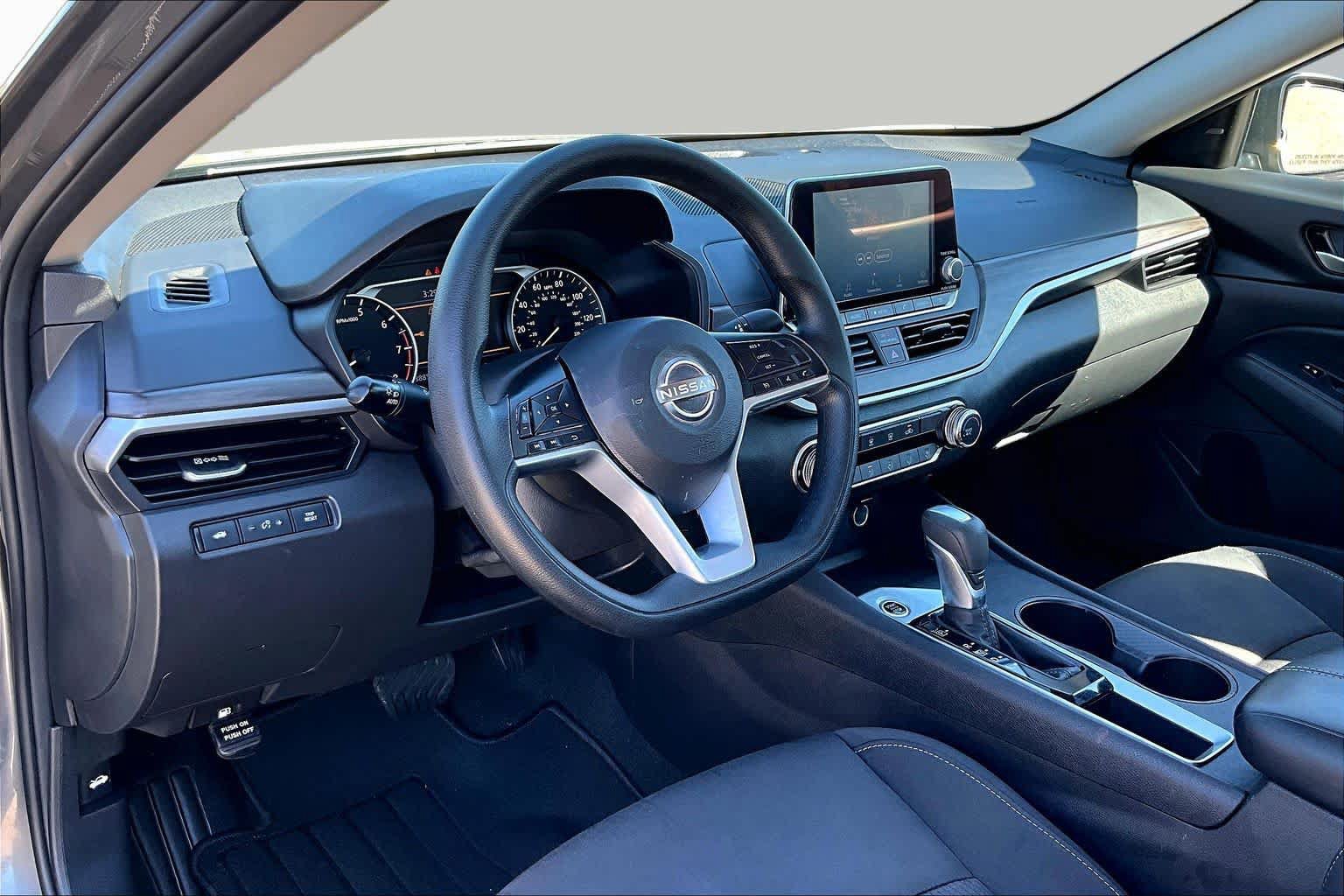 Used 2025 Nissan Altima 2.5 SV FWD image 18
