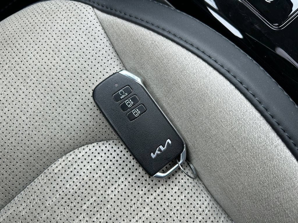 Used 2023 Kia Niro Wave FWD image 31
