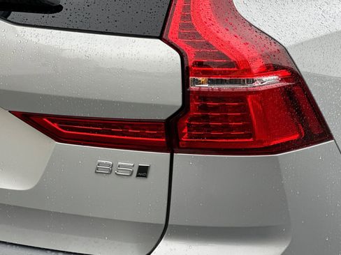 Used 2024 Volvo XC60 B5 Core image 38