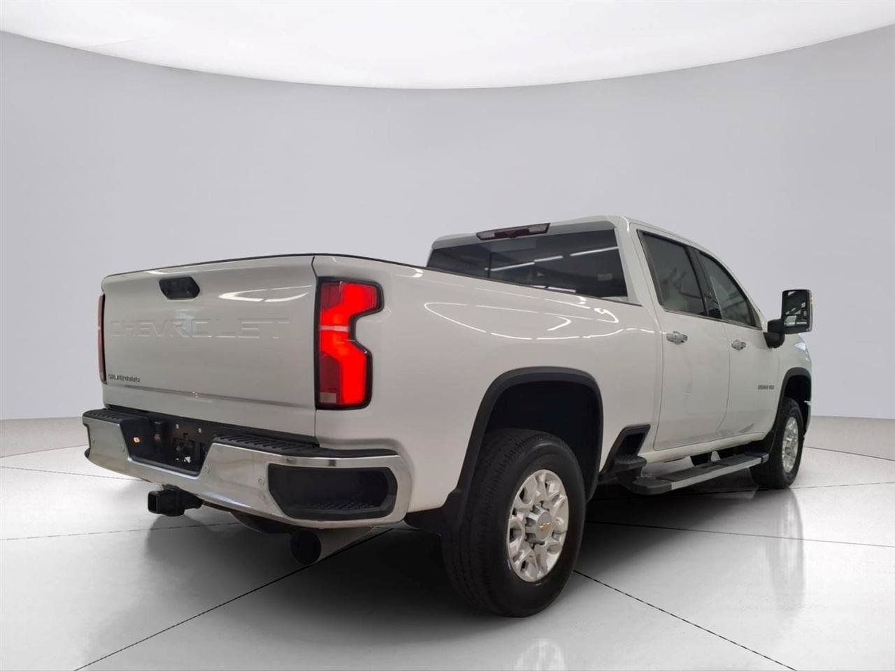 Used 2024 Chevrolet Silverado 2500 LTZ w/ LTZ Convenience Package AWD/4WD image 4