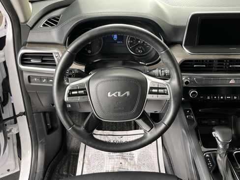 Used 2022 Kia Telluride EX image 11