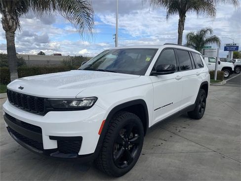 Used 2022 Jeep Grand Cherokee L Laredo image 4